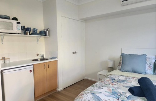 Halls Head Apartment | Apollo Quays Resort Studio apartment with Kitchenette and shared jetty
