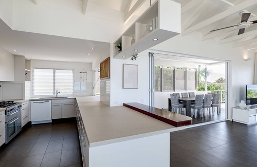 Sunshine Beach House | Aqua North House – Ocean Views & Pool