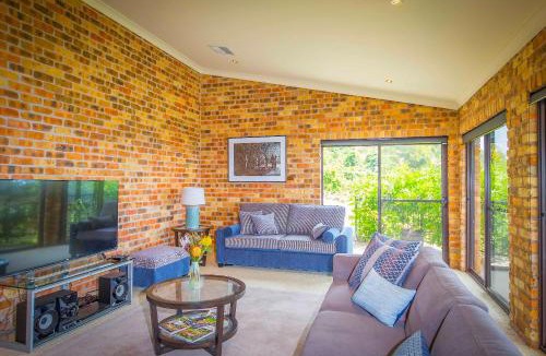 Mount View House | Aquila