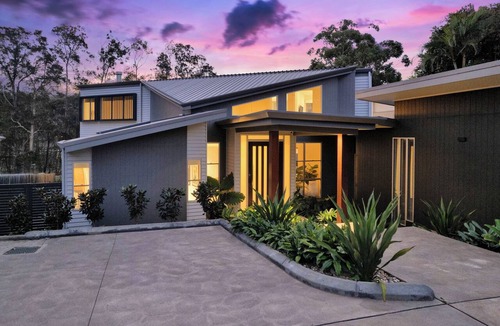 North Avoca House | Architectural Lakefront Pool Home