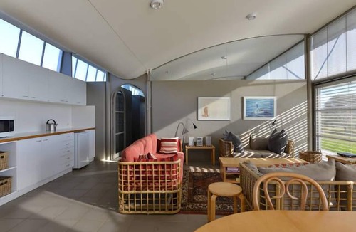 Bingie House | Architectural masterpiece on 100 acres next to the beach