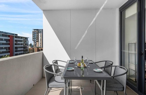 Wollongong Apartment | Arena Beach Escape - Smart Urban Stay near Stadium