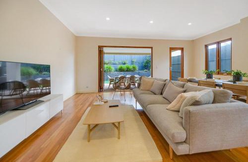 Henley Beach House | Aria House - Henley Beach - Family Holiday Beachside BBQ