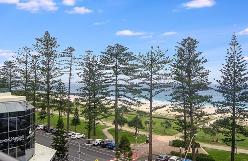 Coolangatta Apartment | Aries Unit 16 - Right on the beachfront and in the heart of Coolangatta ocean views