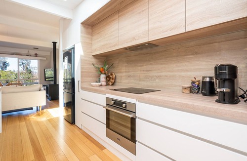 Somers House | Arlo Beach House | Somers Beachfront, Pet friendly with Fireplace