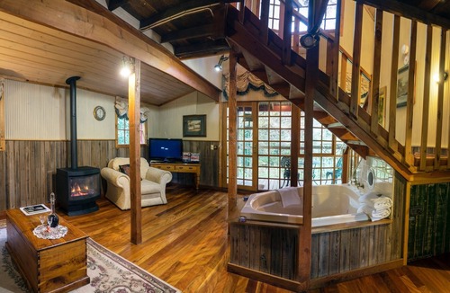Mount Dandenong Cottage | Arnica Views