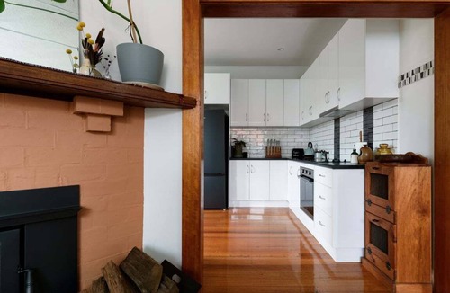 Invermay House | Art Deco Home - Walk to Manubread and Star Cinema