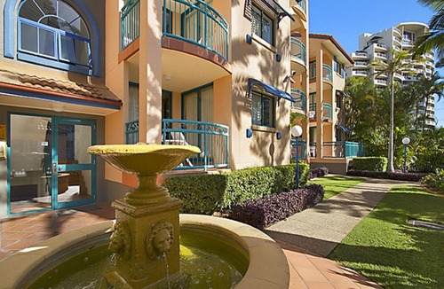 Broadbeach Apartment | Aruba Surf Resort