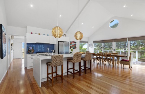 Sorrento House | ASCALON | SORRENTO | MODERN COTTAGE COMFORTS | LOCATION