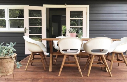 Nowra House | Audreys Nowra: Quiet, central location