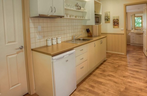 Bright Cottage | AUTUMN ABODE COTTAGES - TWO: Bright