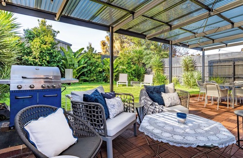 Rosebud House | Avenues Getaway ~ King beds, pet friendly and always happy guests.