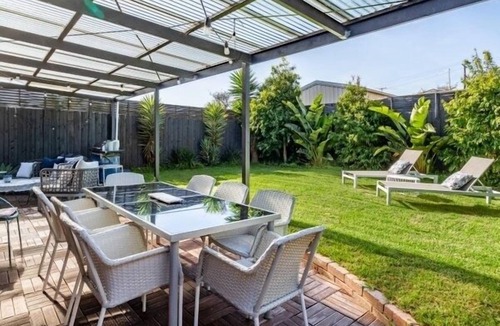 Rosebud House | Avenues Getaway ~ King beds, pet friendly and always happy guests.