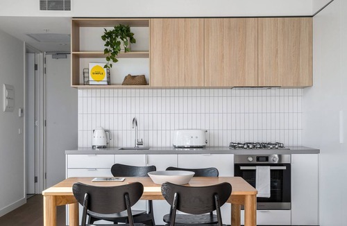 Glen Iris Apartment | Axel Apartments 202 The Radnor