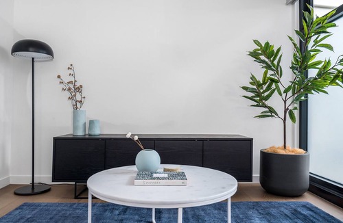 Glen Iris Apartment | Axel Apartments 202 The Radnor