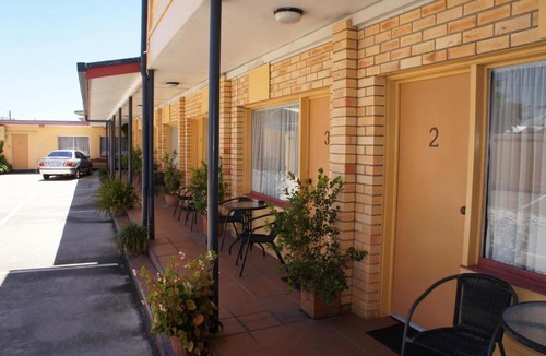 Ayr Hotel | Ayrline Motel