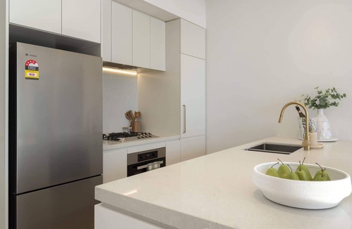 Frankston Apartment | Azure Horizon | Bay Views & Rooftop Spa