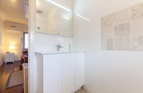 Crawley Apartment | B7 Crawley Apartment 1 BRM & Sleepout near UWA