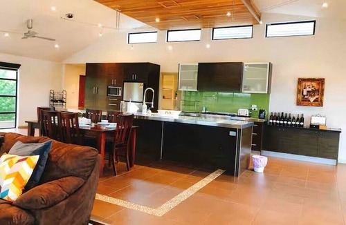 Coldstream House | Badgers Book Winery Mansion - Yarra Valley