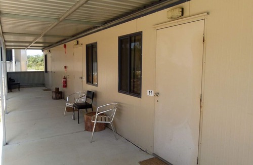 Badgingarra Apartment | Badgingarra Accommodation - Pub, Restauraunt and rooms
