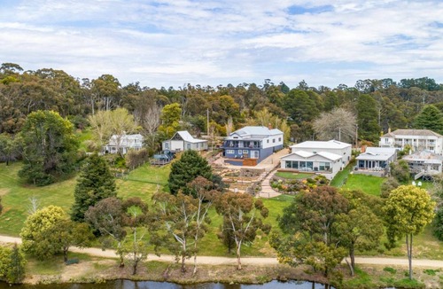 Daylesford Apartment | Balconies Lakeside Studio 1