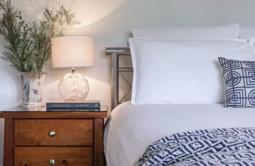 Daylesford Apartment | Balconies Lakeside Studio 4