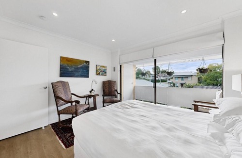 Ashgrove Apartment | Balcony 2-Bed Apartment in Ashgrove