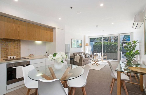 Adelaide Central Business District Apartment | Balfours Inner City Seclusion
