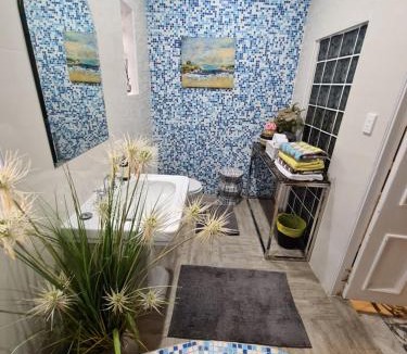 Arncliffe House | Bamboo House, Close to the City & Airport & Train station and Brighton Le Sands Beach