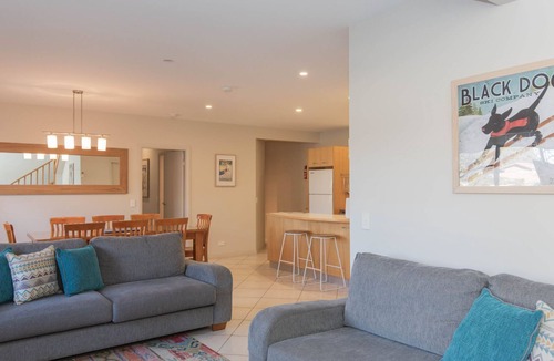 Jindabyne House | Banjo's Way 2 - 2/23 Banjo Paterson Cres