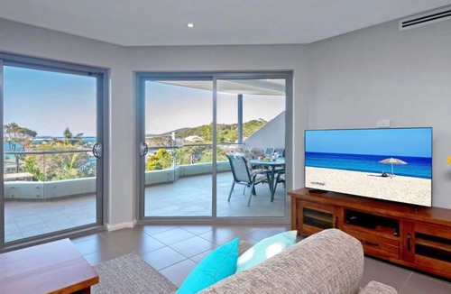 Fingal Bay Apartment | Barefoot Bliss 4, 6-10 Market Street - Surfside Apartments