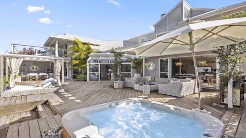 Safety Beach House | Barellen Beach House - Luxe Beach Front, Oceanview