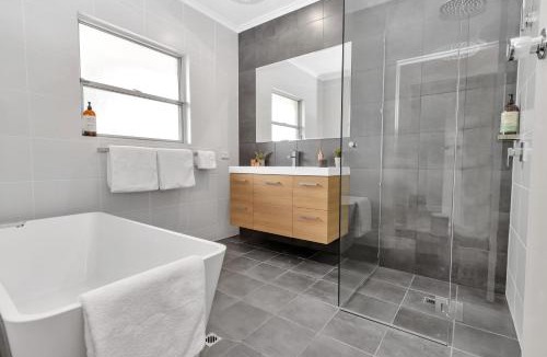 Nuriootpa House | Barossa Valley Escape 4-Bed House In Vineyard