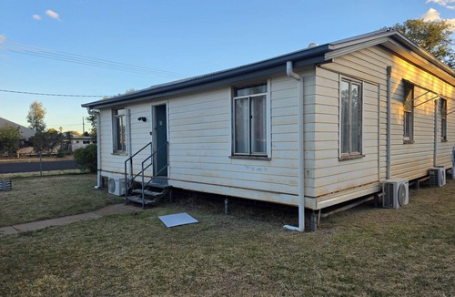 Charleville Cottage | Basic stay Central Charleville