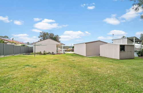 Erowal Bay House | Basin Escape by Book Jervis Bay - short walk to the waters edge.