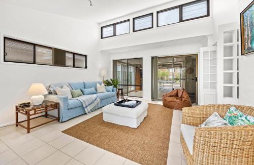 Callala Beach House | Bay Bliss - Fireplace - 3 Mins Walk to Beach