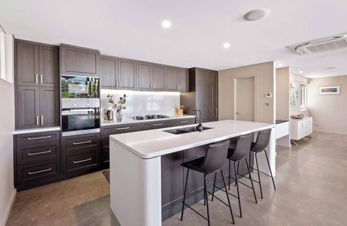 Dunsborough House | Bayscape: Modern Beachside Retreat with Ocean View