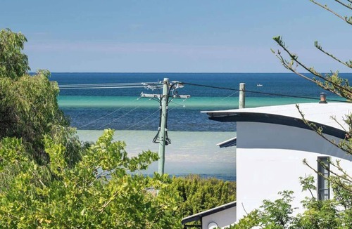 Dunsborough House | Bayscape: Modern Beachside Retreat with Ocean View