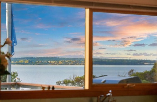 Corinella House | Bayside Oceanview Getaway