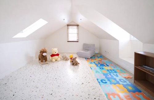 Manly West House | Bayside Queenslander High Ceilings Family-friendly