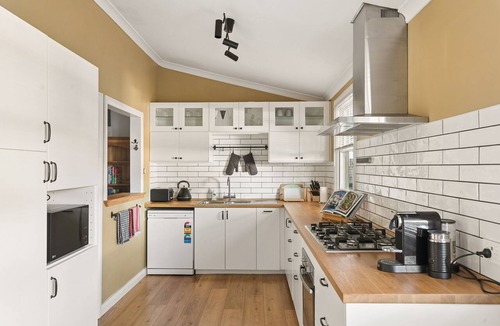Bayswater House | Bayswater Hideaway | Sauna, Outdoor Decks & Comfort, Near Train, CBD & Airport