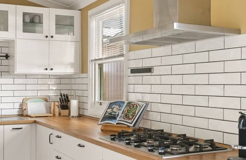 Bayswater House | Bayswater Hideaway | Sauna, Outdoor Decks & Comfort, Near Train, CBD & Airport