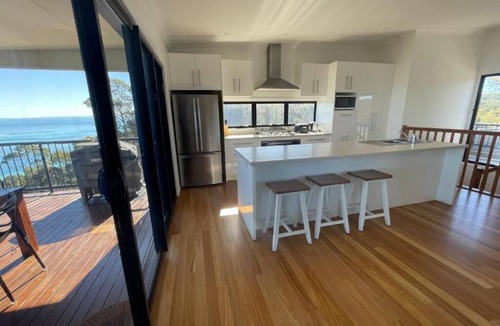 Brisbane Waterfront House | Bayview Breeze - 4 Coral Crescent - Tangalooma - Moreton Island