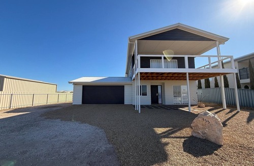 Para Wurlie House | Bayview Escape - Sea views from balcony! Off Peak Special!