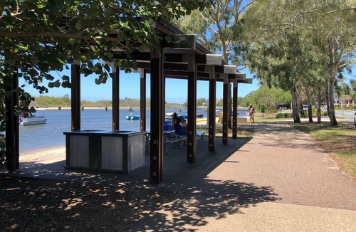 Maroochydore House | Bayz on the River.WATERFRONT.BEACH.PET FRIENDLY.KAYAKS!