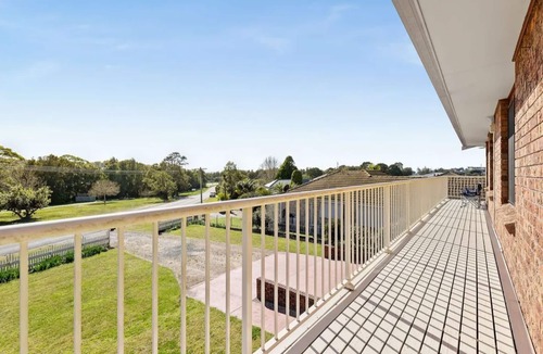 Dalmeny House | Beach & Berms - conveniently located in the heart of all costal activities!