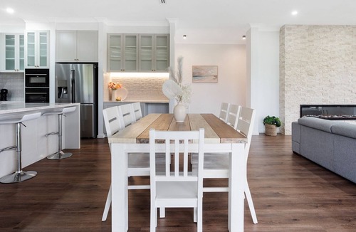 Berry House | Beach Berry Bliss - spacious country retreat with stylish living, outdoor entertaining