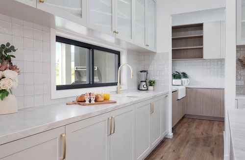 Berry House | Beach Berry Bliss - spacious country retreat with stylish living, outdoor entertaining