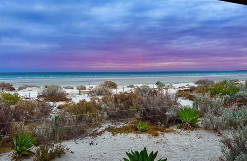 North Beach House | Beach Bliss Wallaroo Absolute beachfront location - step straight onto the sand