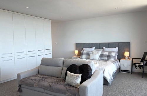 Moonta Bay Hotel | Beach & Bubbles, Moonta Bay